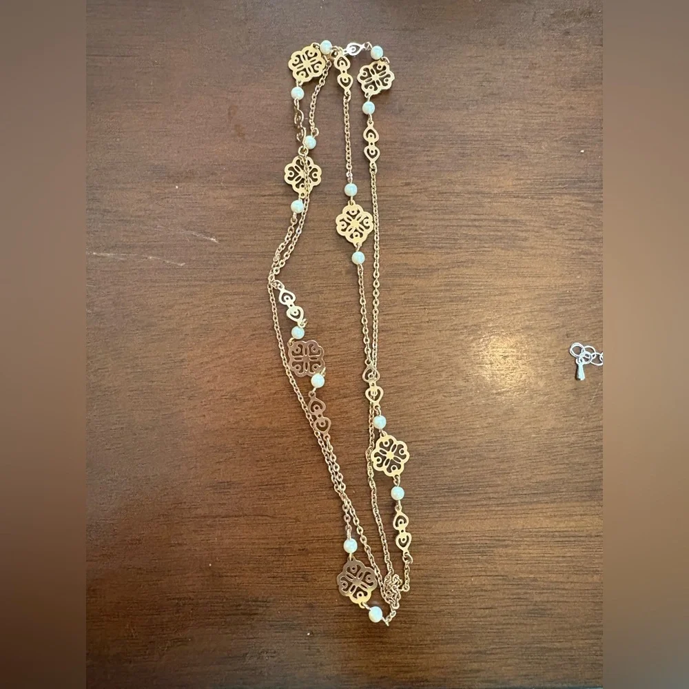 Avon Gold and White Necklace - Picture 3 of 3